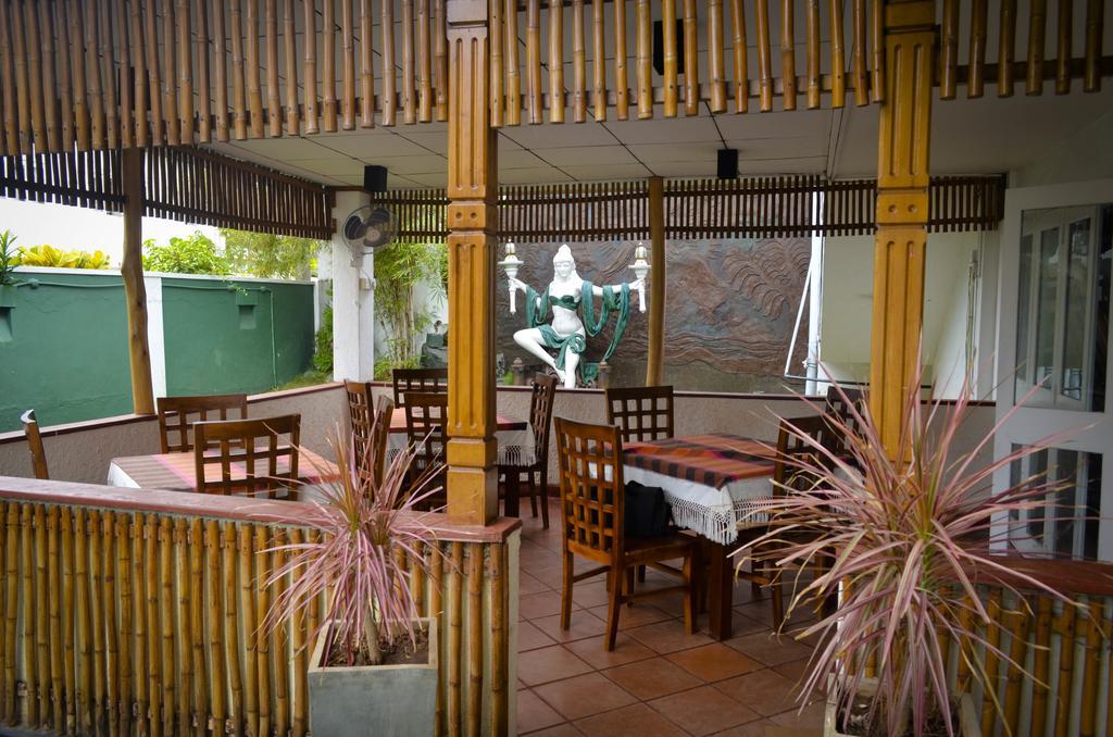 Yoho Mount Waves Hotel Colombo Exterior foto